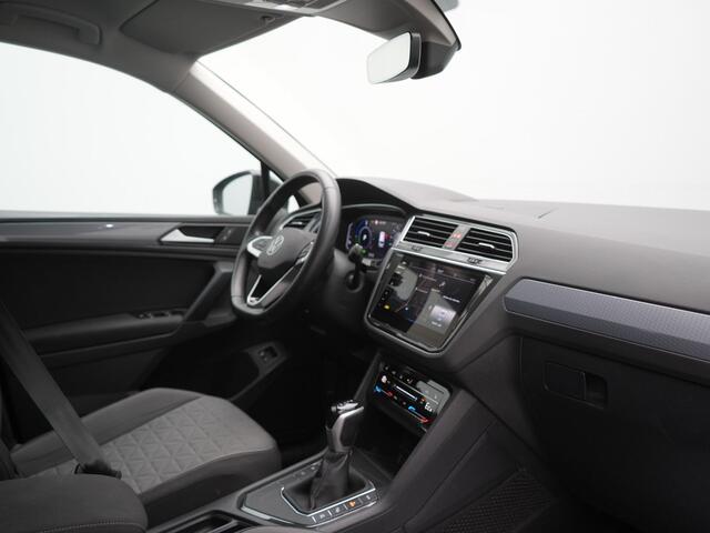 Volkswagen TIGUAN 1.4 TSI eHybrid Life PHEV 245pk Dealer O.H. | Adaptive Cruise | 360 Camera | Stoelen & Stuur Verwarmd | Apple Carplay | Keyless | Blis | Navigatie | DAB | Virtual | Plug In Hybrid |