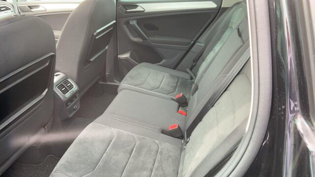 Volkswagen TIGUAN 1.4 TSI ACT Connected Series NL auto 1e eigenaar nieuw door ons geleverd en onderhouden elektrische achterklep, Panoramadak, ergonomische stoelen, achteruitrij camera, spiegelpakket