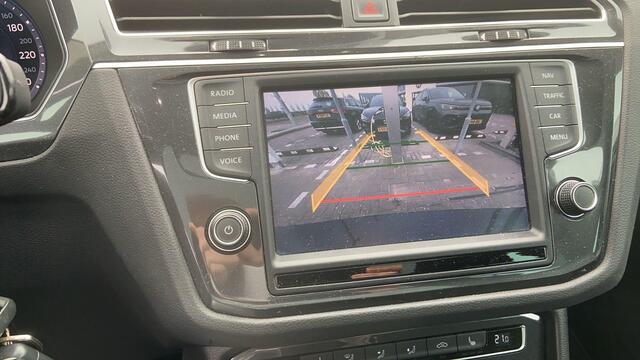 Volkswagen TIGUAN 1.4 TSI ACT Connected Series NL auto 1e eigenaar nieuw door ons geleverd en onderhouden elektrische achterklep, Panoramadak, ergonomische stoelen, achteruitrij camera, spiegelpakket