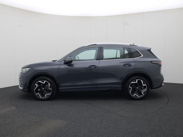 Volkswagen TIGUAN 1.5eTSI/150PK DSG R-Line Edition · 360 Camera · Keyless · IQ.Light · Head-up display · Apple/Android Car Play · Garantie t/m 11-09-2026 · EXTRA INRUILKORTING ·