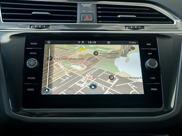 Volkswagen TIGUAN 1.5 TSI R-Line Business+ | 360 Camera | Trekhaak wegkl. | 20'' | Allseason banden | Black Style | Prijs Rijklaar!!