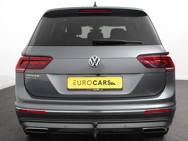 Volkswagen TIGUAN Allspace 1.5 TSI Highline All-space 7p. Adaptive cruise control Climate control LED Parkeersensoren Panoramadak Achteruitrijd camera Trekhaak Navigatie Voorstoelen verwarmd Apple Carplay/ Android Auto