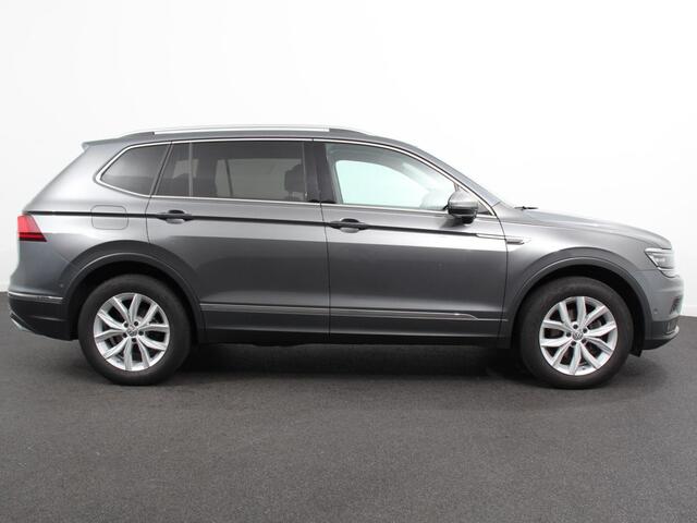 Volkswagen TIGUAN Allspace 1.5 TSI Highline All-space 7p. Adaptive cruise control Climate control LED Parkeersensoren Panoramadak Achteruitrijd camera Trekhaak Navigatie Voorstoelen verwarmd Apple Carplay/ Android Auto