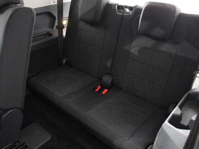 Volkswagen TIGUAN Allspace 1.5 TSI Highline All-space 7p. Adaptive cruise control Climate control LED Parkeersensoren Panoramadak Achteruitrijd camera Trekhaak Navigatie Voorstoelen verwarmd Apple Carplay/ Android Auto