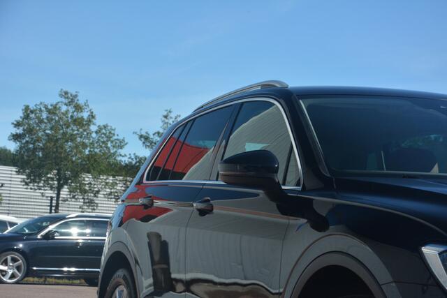 Volkswagen TIGUAN 1.4 TSI ACT Comfortline Business | Navigatie | Apple Carplay/Android Auto | Leer | Panorama Dak | NL auto!! | Veel opties en erg lage km stand!!