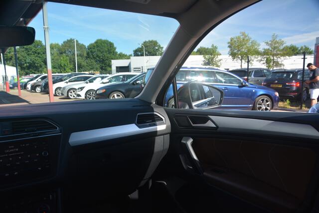 Volkswagen TIGUAN 1.4 TSI ACT Comfortline Business | Navigatie | Apple Carplay/Android Auto | Leer | Panorama Dak | NL auto!! | Veel opties en erg lage km stand!!