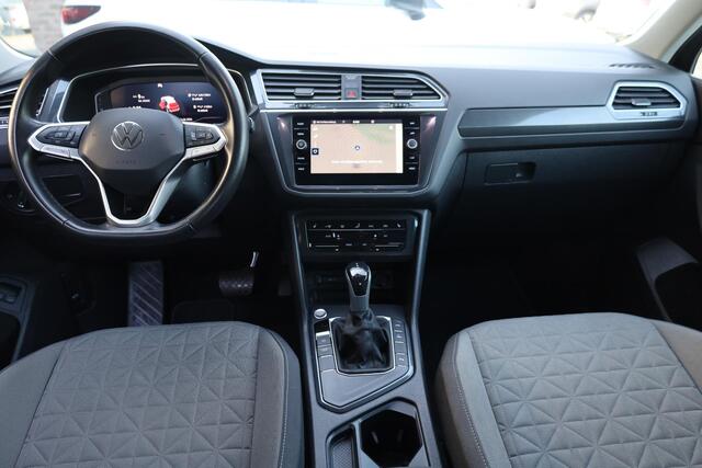 Volkswagen TIGUAN 1.4 eHybrid Life Edition TREKHAAK-ELEK. CAMERA STUUR/STOELVERWARMING ELEK.LAADKLEP SFEERVERLICHTING CARPLAY NAVI DAB ENZ!