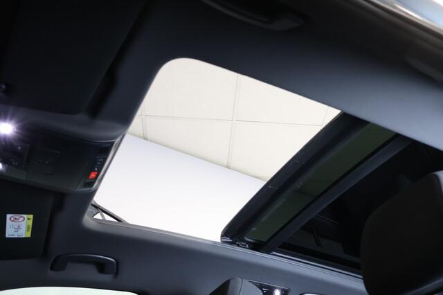 Volkswagen TIGUAN 1.5 TSI Highline Business R 7p - Schuif/Kanteldak - Trekhaak