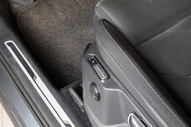 Volkswagen TIGUAN 1.5 TSI Highline Business R 7p - Schuif/Kanteldak - Trekhaak