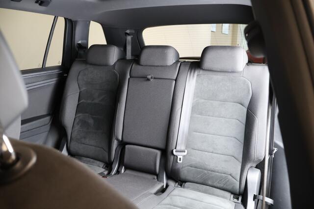 Volkswagen TIGUAN 1.5 TSI Highline Business R 7p - Schuif/Kanteldak - Trekhaak