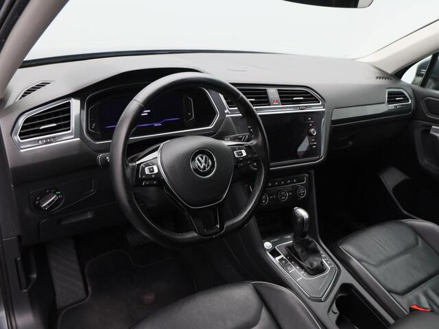Volkswagen TIGUAN Allspace 1.5 TSi 150 Pk Automaat R-Line 7-Persoons | Stoelverwarming | Panorama dak | Adaptive Cruise | 360 Camera | Trekhaak | CarPlay | 19 Inch | 139.672 Km !!