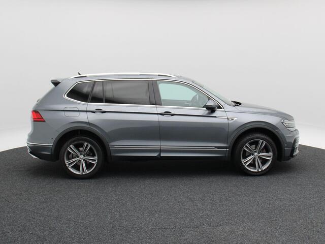 Volkswagen TIGUAN Allspace 1.5 TSi 150 Pk Automaat R-Line 7-Persoons | Stoelverwarming | Panorama dak | Adaptive Cruise | 360 Camera | Trekhaak | CarPlay | 19 Inch | 139.672 Km !!