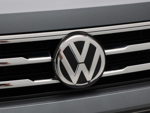 Volkswagen TIGUAN Allspace 1.5 TSi 150 Pk Automaat R-Line 7-Persoons | Stoelverwarming | Panorama dak | Adaptive Cruise | 360 Camera | Trekhaak | CarPlay | 19 Inch | 139.672 Km !!