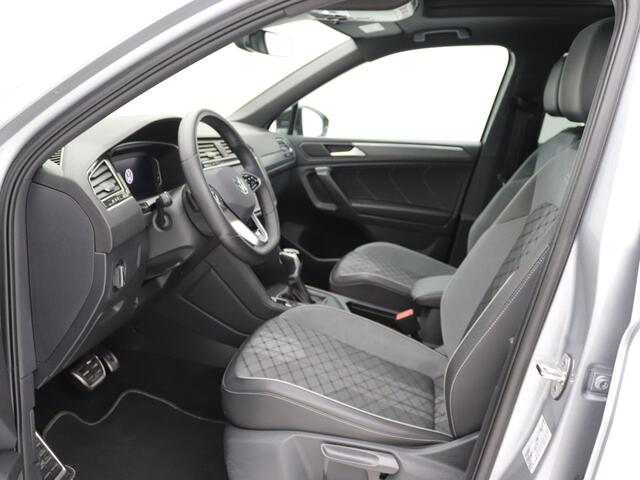 Volkswagen TIGUAN Allspace 1.5 TSI R-Line Business / 7p. / Black L. Style / Panorama / Origineel NL