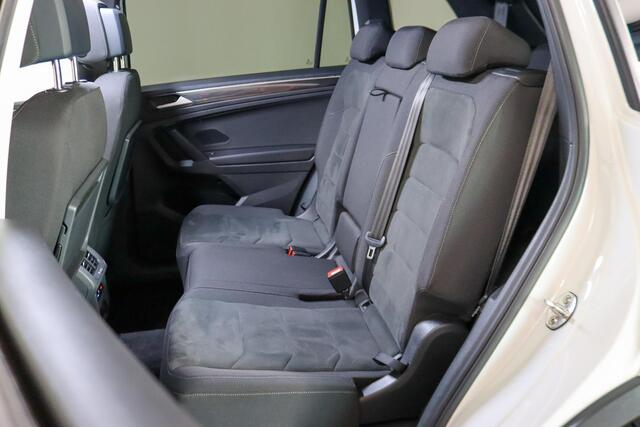 Volkswagen TIGUAN Allspace 1.5 TSI Highline R-line Blackstyle 7-Persoons Panoramadak, 20'' Inch, Mooie en nette auto!