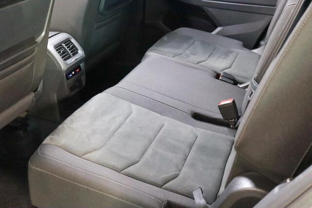 Volkswagen TIGUAN Allspace 1.5 TSI Highline R-line Blackstyle 7-Persoons Panoramadak, 20'' Inch, Mooie en nette auto!