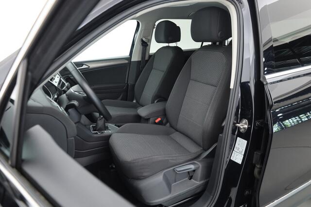 Volkswagen TIGUAN Allspace 1.5 TSI Comfortline Business 7p. | Adapt. Cruise | Trekhaak | Stoelverw. | Dodehoek | All Season | Apple CarPlay | PDC V+A