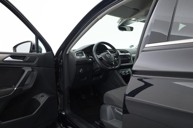 Volkswagen TIGUAN Allspace 1.5 TSI Comfortline Business 7p. | Adapt. Cruise | Trekhaak | Stoelverw. | Dodehoek | All Season | Apple CarPlay | PDC V+A