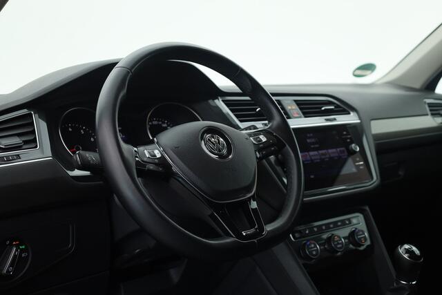Volkswagen TIGUAN Allspace 1.5 TSI Comfortline Business 7p. | Adapt. Cruise | Trekhaak | Stoelverw. | Dodehoek | All Season | Apple CarPlay | PDC V+A