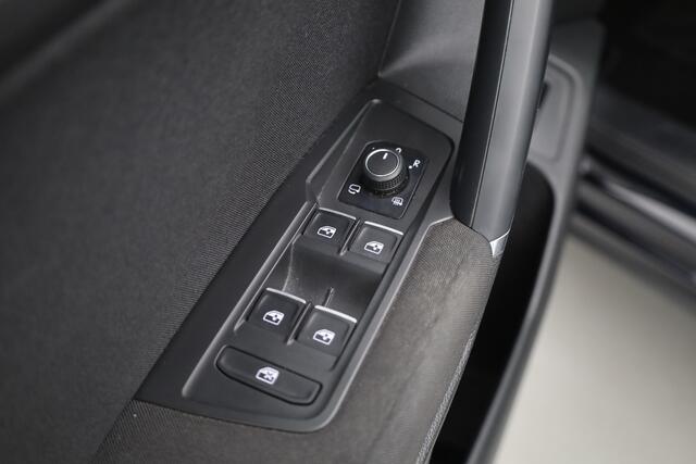 Volkswagen TIGUAN Allspace 1.5 TSI Comfortline Business 7p. | Adapt. Cruise | Trekhaak | Stoelverw. | Dodehoek | All Season | Apple CarPlay | PDC V+A