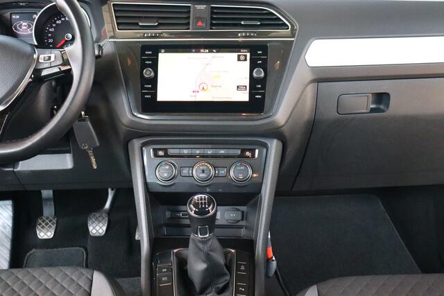 Volkswagen TIGUAN 1.5 TSI Comfortline Business O.a: Navi, Clima, ACC, Carplay, DAB, PDC, Etc. All-in prijs!