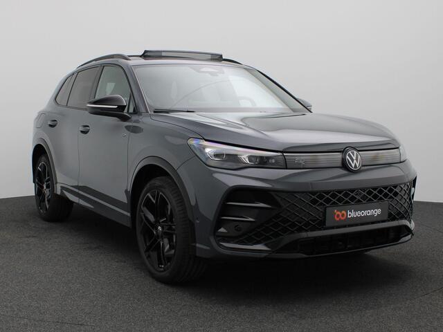Volkswagen TIGUAN 1.5 eHybrid R-Line Edition 272PK DSG Panoramadak, Trekhaak, 20" LM Velgen, Black Style, 360gr. Camera, Head-Up Display, Navi via Apple Carplay/Android Auto