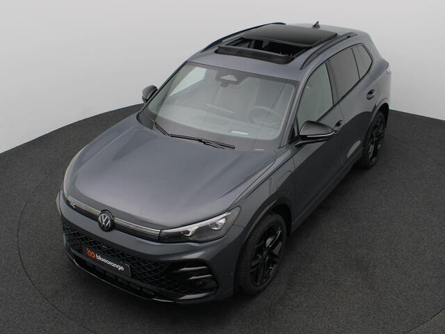 Volkswagen TIGUAN 1.5 eHybrid R-Line Edition 272PK DSG Panoramadak, Trekhaak, 20" LM Velgen, Black Style, 360gr. Camera, Head-Up Display, Navi via Apple Carplay/Android Auto