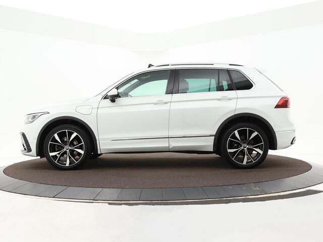 Volkswagen TIGUAN 1.4 TSI eHybrid 245pk DSG R-Line Business · Panoramadak · 360 Camera · Inklap. Trekhaak · Matrix LED · Keyless · Head-Up Display ·