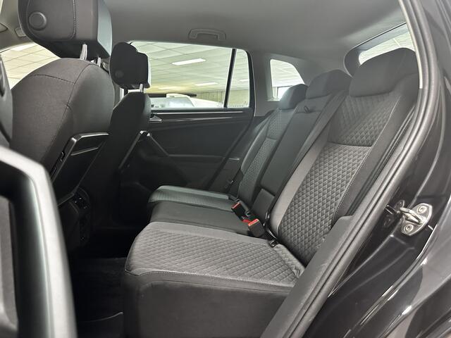 Volkswagen TIGUAN 1.4 TSI Comfortline Business/ Trekhaak/ 17'' LMV/ Adaptive Cruise/ Apple + Android/ Lane-Assist./ Stoelverw./ PDC V+A/ Navi/ Bluetooth/ Multi. LEDER. Stuur/ Mistl./ Grootlicht Assist.