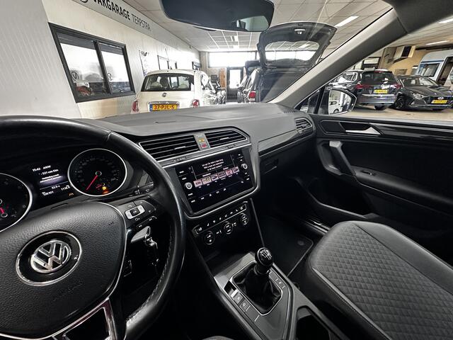 Volkswagen TIGUAN 1.4 TSI Comfortline Business/ Trekhaak/ 17'' LMV/ Adaptive Cruise/ Apple + Android/ Lane-Assist./ Stoelverw./ PDC V+A/ Navi/ Bluetooth/ Multi. LEDER. Stuur/ Mistl./ Grootlicht Assist.