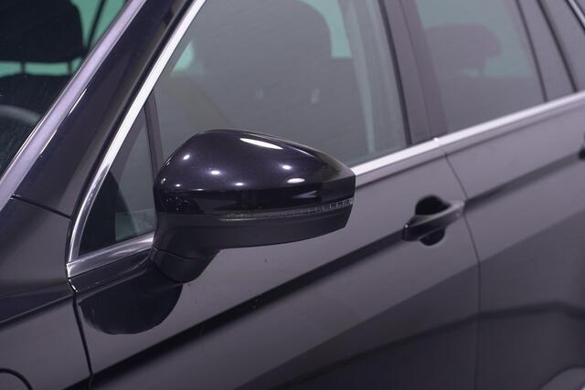 Volkswagen TIGUAN 1.4 TSI eHybrid Elegance Head up Trekhaak Led matrix Parkeerhulp Stoelverwarming
