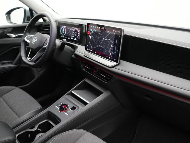 Volkswagen TIGUAN 1.5 eHybrid Life PHEV 204pk | Trekhaak Af Fabriek | Adaptive Cruise | Camera | Sportstoelen Verwarmd | BLIS | Sfeerverlichting | Stuurverwarming | Apple Carplay | IQ Drive | Navigatie | Virtual | DAB | 18"L.M | Plug In Hybrid |