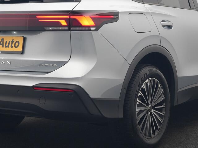 Volkswagen TIGUAN 1.5 eHybrid Life PHEV 204pk | Trekhaak Af Fabriek | Adaptive Cruise | Camera | Sportstoelen Verwarmd | BLIS | Sfeerverlichting | Stuurverwarming | Apple Carplay | IQ Drive | Navigatie | Virtual | DAB | 18"L.M | Plug In Hybrid |