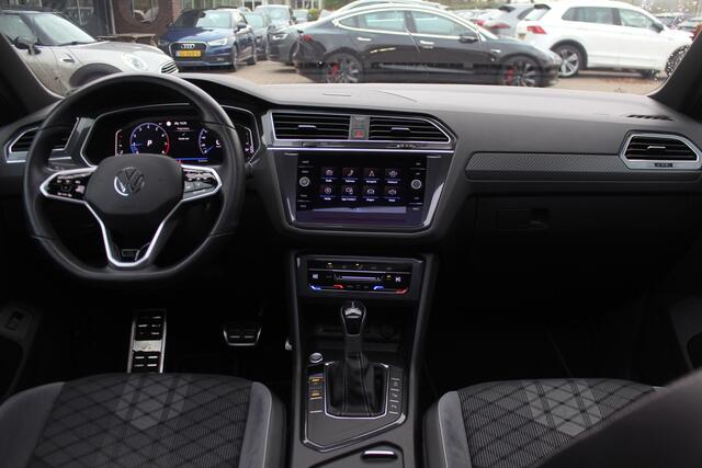 Volkswagen TIGUAN Allspace 1.5 TSI R-Line Business+ 7p. / Trekhaak / Panoramadak / Camera / CarPlay / Keyless / 19'' / Mattrix LED / Stoelverwarming / DAB / ACC
