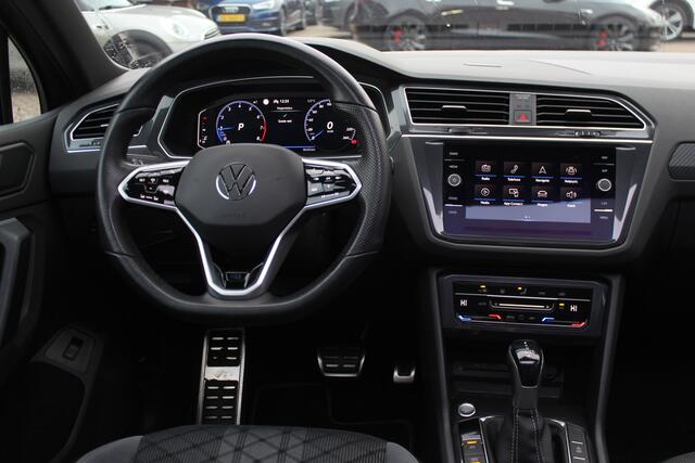 Volkswagen TIGUAN Allspace 1.5 TSI R-Line Business+ 7p. / Trekhaak / Panoramadak / Camera / CarPlay / Keyless / 19'' / Mattrix LED / Stoelverwarming / DAB / ACC