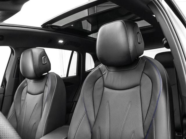 Volkswagen TIGUAN 1.5 eHybrid 272pk DSG R-Line Edition · Panoramadak · Inklap. Trekhaak · 360 Camera · Leder Varenna · Matrix LED · Head-Up Display · Harman Kardon Sound · Garantie t/m 16-09-2030 of 100.000km
