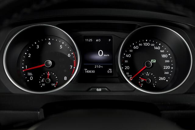 Volkswagen TIGUAN 2.0 TSI 4Motion Highline Business R 180 PK | R-Line | Elek. Trekhaak | Adapt. Cruise | Stoel-+Bankverw. | PDC | Camera | NAV + App. Connect | ECC | Elek. Klep | LM 19" |
