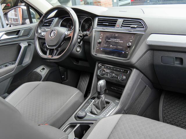 Volkswagen TIGUAN 2.0 TSI 191PK 4Motion Highline | TREKHAAK 2.500KG TREKGEW. | CAMERA | CARPLAY |