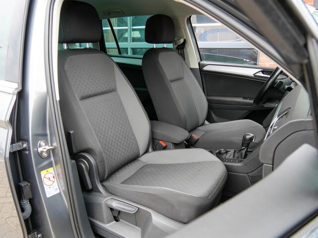 Volkswagen TIGUAN 2.0 TSI 191PK 4Motion Highline | TREKHAAK 2.500KG TREKGEW. | CAMERA | CARPLAY |
