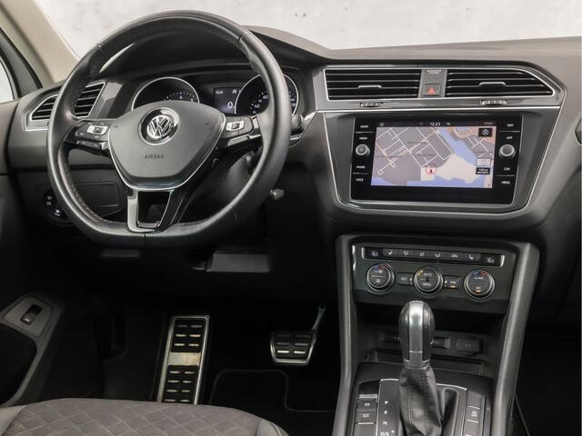 Volkswagen TIGUAN 1.5 TSI Highline Sport 150Pk Automaat (PANORAMADAK, GROOT NAVI, CLIMATE, STOELVERWARMING, SPORTSTOELEN, PARKEERSENSOREN, ADAPTIVE CRUISE, NIEUWSTAAT)