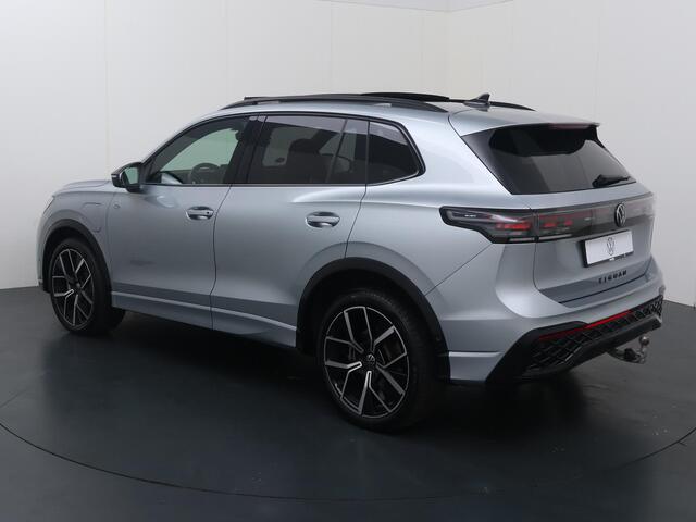 Volkswagen TIGUAN 1.5 eHybrid R-Line Edition | 272 PK | Trekhaak wegklapbaar | Panoramadak | Matrix LED | Harman Kardon Audio | Head-up display | Massagestoelen |