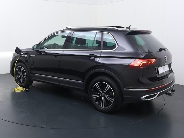 Volkswagen TIGUAN 1.4 TSI eHybrid Elegance | SoH 94 % | 245 PK | Trekhaak wegklapbaar | Adaptive Cruise Control | Panoramadak | 360 graden camera | Volleder | Matrix LED |