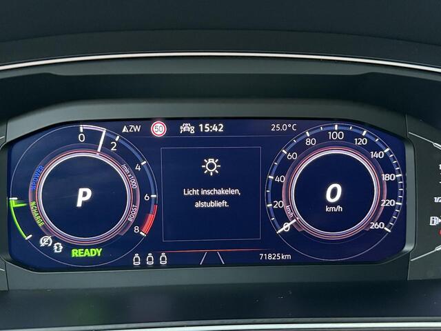 Volkswagen TIGUAN 1.4 TSI eHybrid Elegance | SoH 94 % | 245 PK | Trekhaak wegklapbaar | Adaptive Cruise Control | Panoramadak | 360 graden camera | Volleder | Matrix LED |