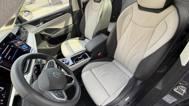 Volkswagen TIGUAN 1.5 eHybrid Elegance Pano | Head up | Trekh