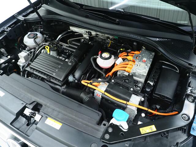 Volkswagen TIGUAN 1.4 TSI eHybrid Elegance | Panoramadak | Trekhaak | Dodehoek | Adaptive Cruise | Virtual | Matrix | Carplay