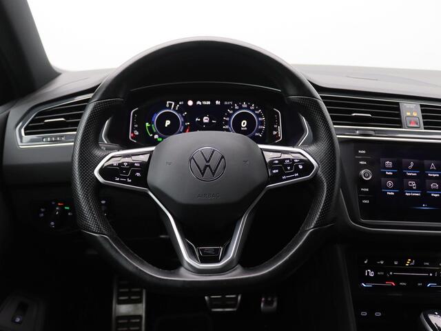 Volkswagen TIGUAN 1.4 TSI eHybrid R-Line Business+ Panoramadak, Trekhaak, Achteruitrijcamera, Black Style, Leder, Memorystoelen, Head-Up Display, Matrix-LED Verlichting, Elektr. Achterklep, Keyless, 20" LM Velgen