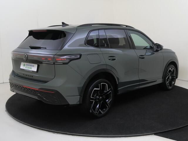 Volkswagen TIGUAN 1.5 eHybrid R-Line Edition | SoH 100% | Panoramadak | Lederen bekleding 'Varenna' | Trekhaak | Adaptieve demping | Head-up display | Harman/kardon | Stoelventilatie voor |