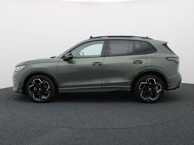 Volkswagen TIGUAN 1.5 eTSI R-Line Business | Trekhaak wegkl. | Panodak | 360 Camera | IQ Light | Elk. A-klep | Prijs Rijklaar!!
