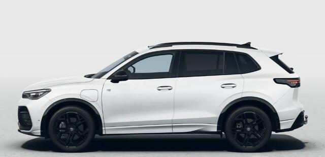 Volkswagen TIGUAN 1.5 eHybrid 272PK DSG R-Line Edition / Resterende Fabrieksgarantie / Trekhaak / Black Style / Panoramadak / 20'' LMV / / VW