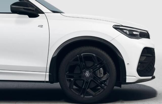 Volkswagen TIGUAN 1.5 eHybrid 272PK DSG R-Line Edition / Resterende Fabrieksgarantie / Trekhaak / Black Style / Panoramadak / 20'' LMV / / VW